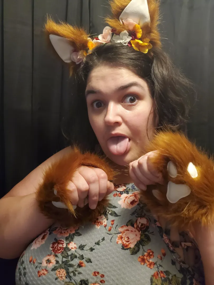 I love all the weird funny faces I get in photos. posted by RavenWiggles