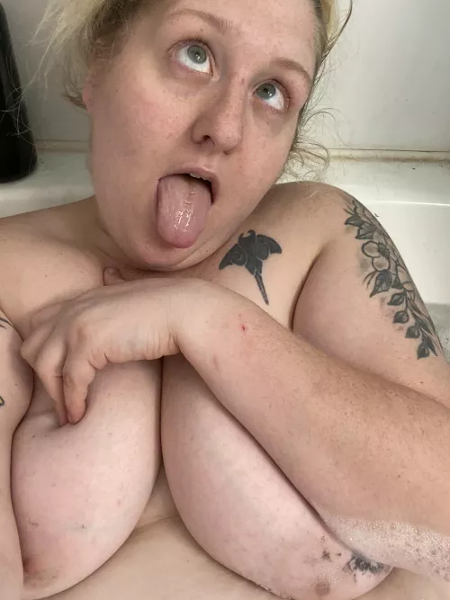 I love bath time by SolaG1998