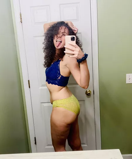 I love being at work and seeing that she’s being naughty on Reddit. 😍 by SecretAphrodite