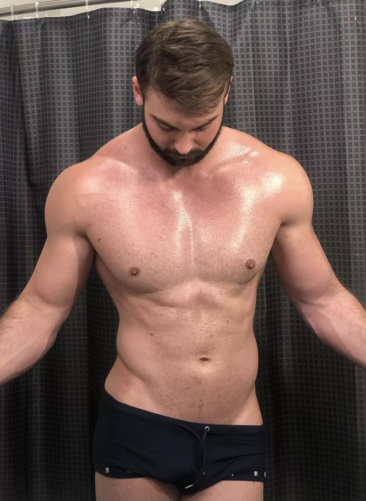 I love being oiled up posted by toolip098