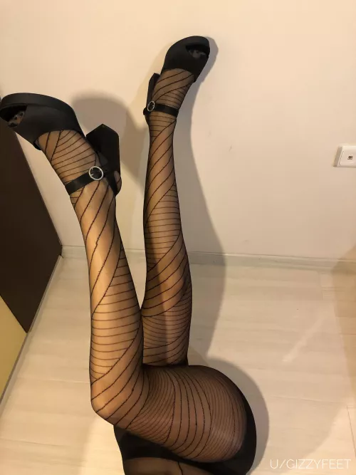 I love combining nylons with open toe heels.😌 by gizzyfeet