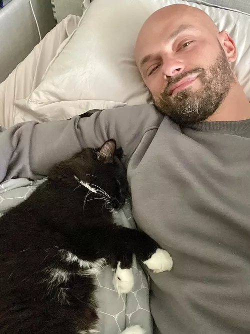 I love cuddles by lukkiTV