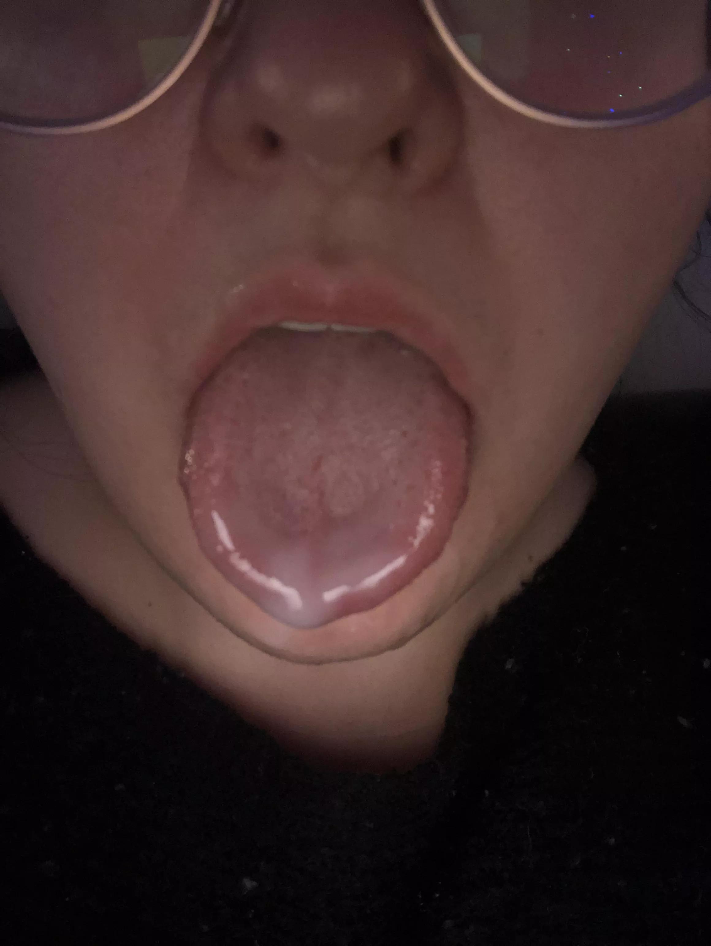 I love cum on my tongue 🤤 posted by Prettiepeachiekeen