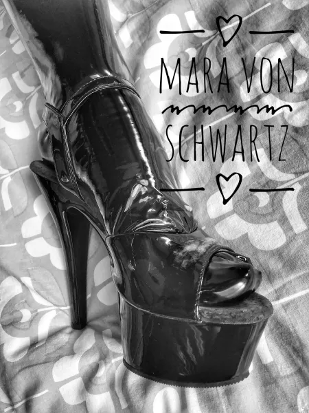 I love draining my lovers balls until he squirts his load all over my high heels and stockings. I love to be drenched in his cum 🖤 by maravonschwartz
