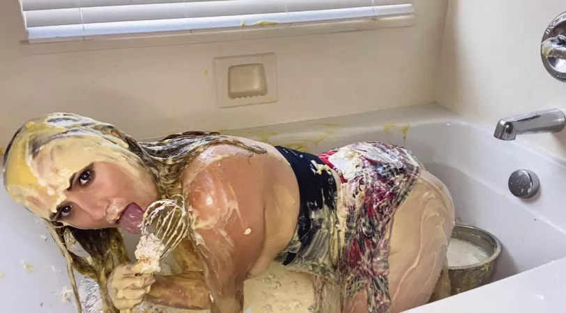 I love getting messy by Xsweetaveryrosex