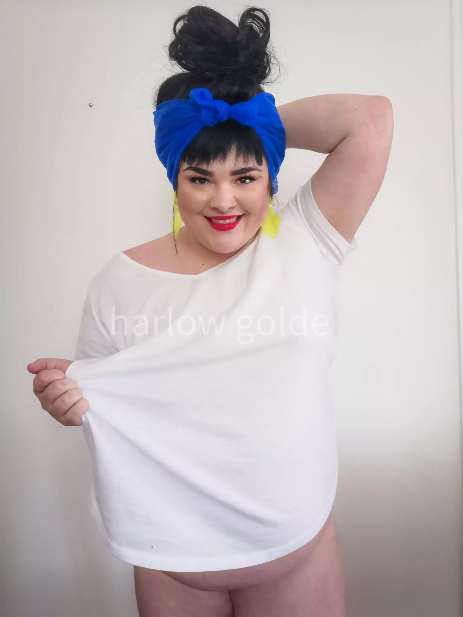 I love hair scarves, lipstick, and going braless. 🥰 posted by HarlowGolde