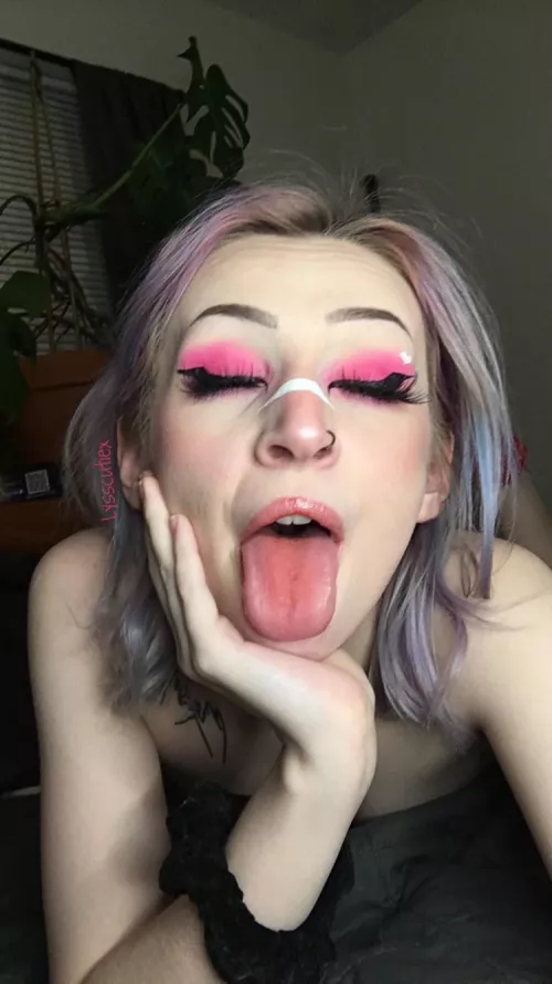 I love having fun with contrasting colors by lysscutiex