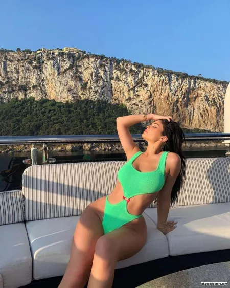 I love her hour glass figure by Creative_Culture