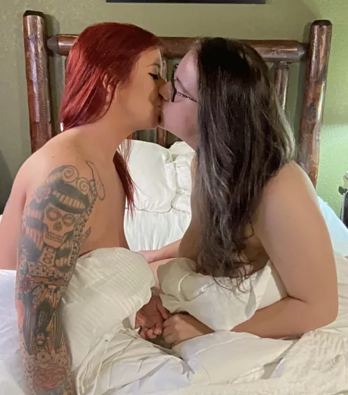 I love kissing her by demondemi