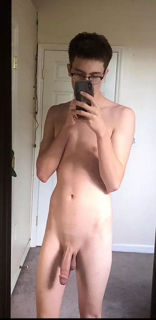 I love letting random people see me naked 😃 by Oliverslloyd