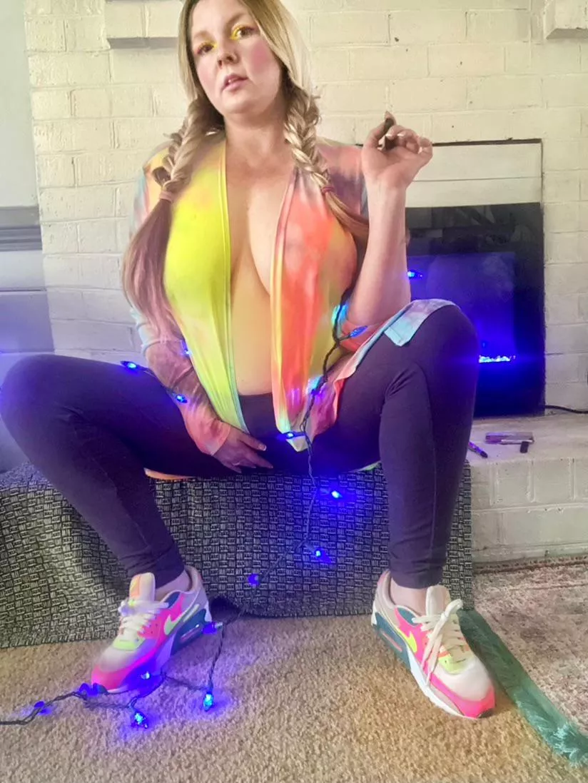 i love me a good pair of air maxxes posted by omghbomb