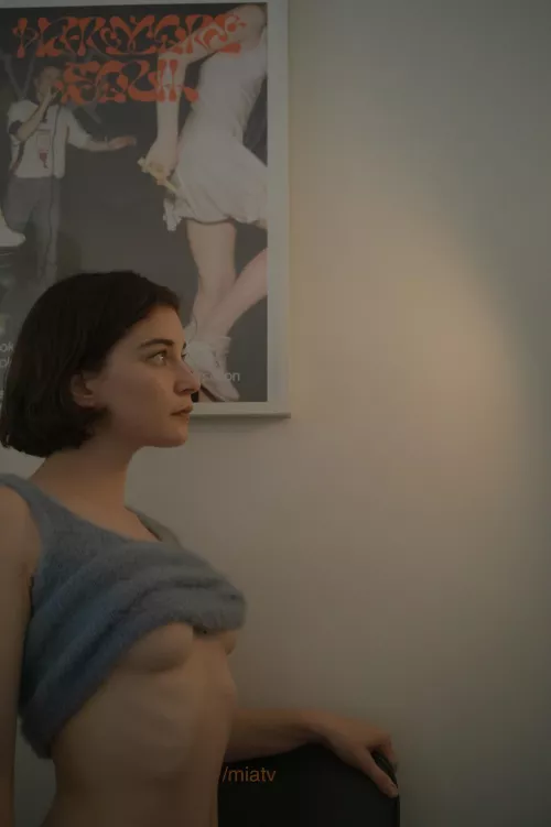 i love moody lighting so much by MiaTV_