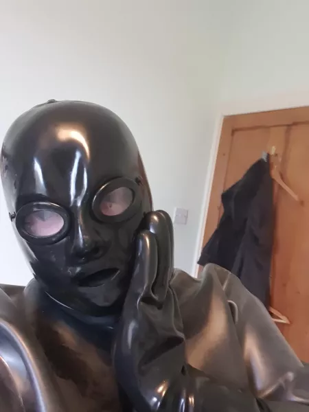 I love my 1mm heavy rubber suit! Want to be locked in! [OC] by latexthrowaway42