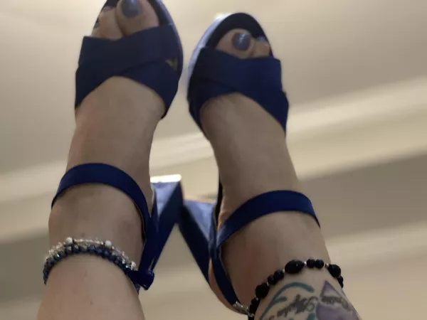 I love my blue heels by midnitesapphire69