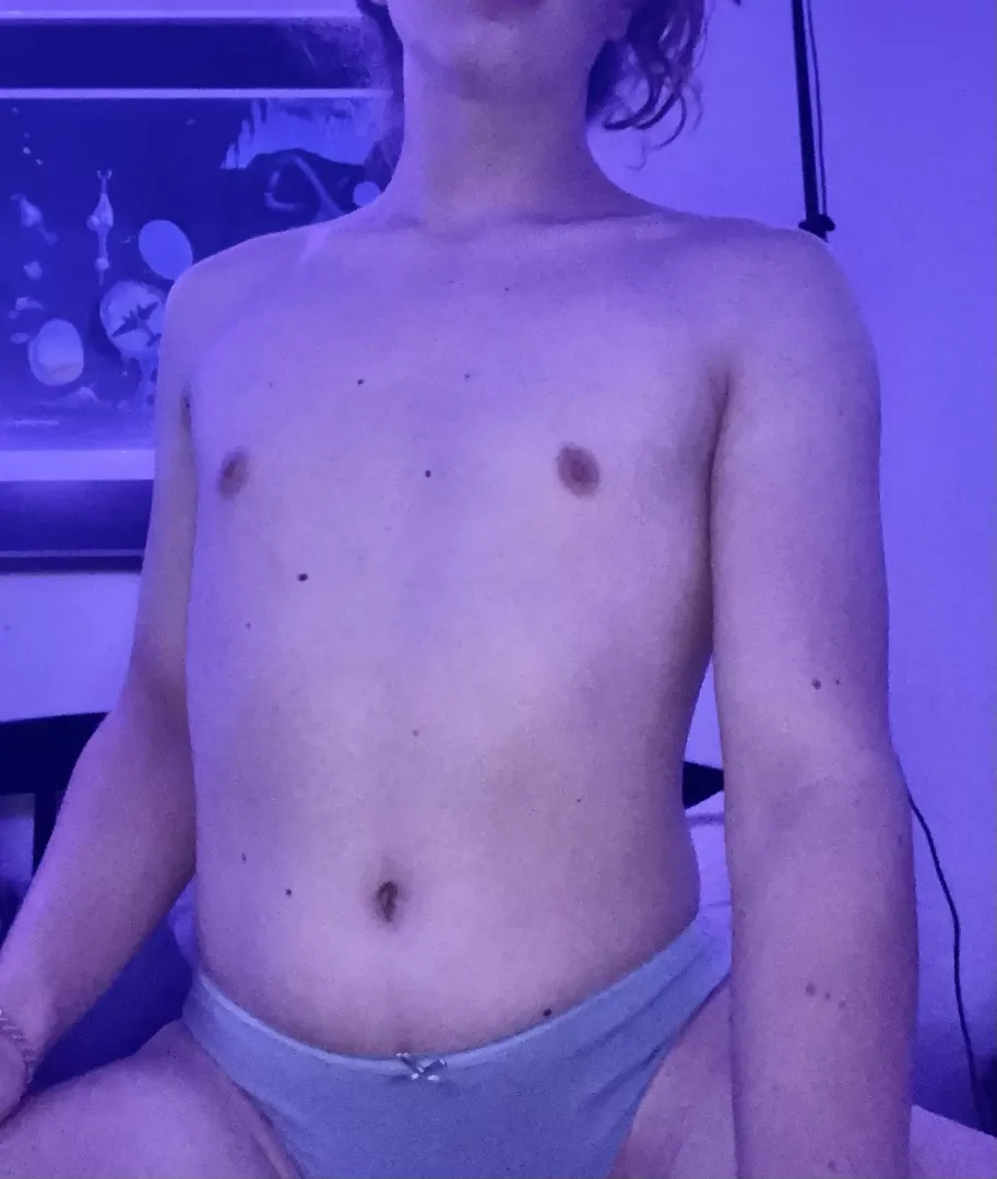 I love my flat chest posted by Throwawayteashday