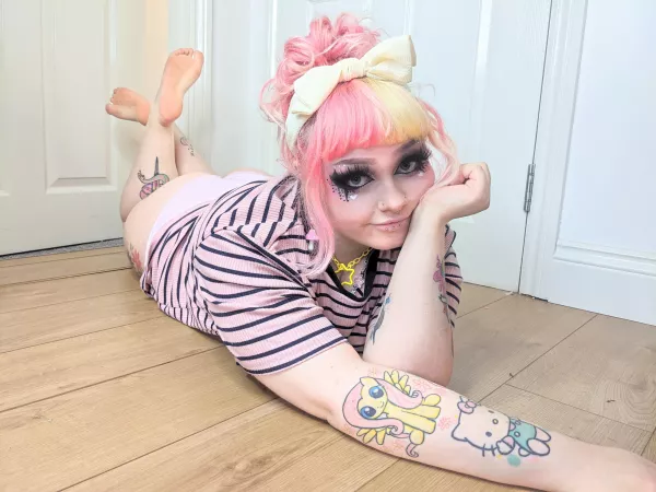 I love my long lashes by littlestpinkie