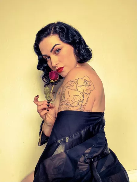 I love recreating vintage pinup art 🥀 by Evilynxo