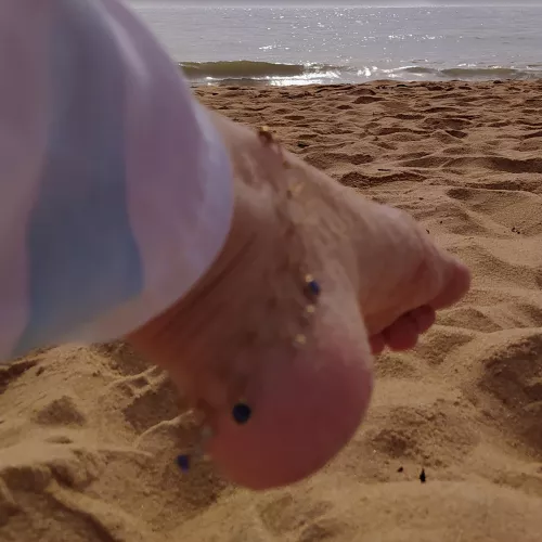 I love sand and the beach. It's just so satisfying to walk there! by Vegazinha