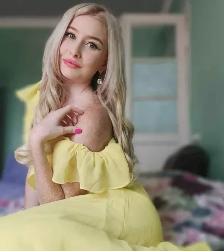 I love sucking cock and jerking it off with my tits🍆💋💦👇👇 by AlternativeOld4371