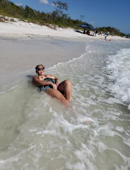 I love the beach. Anyone willing to play in the sand? by inurhouse69