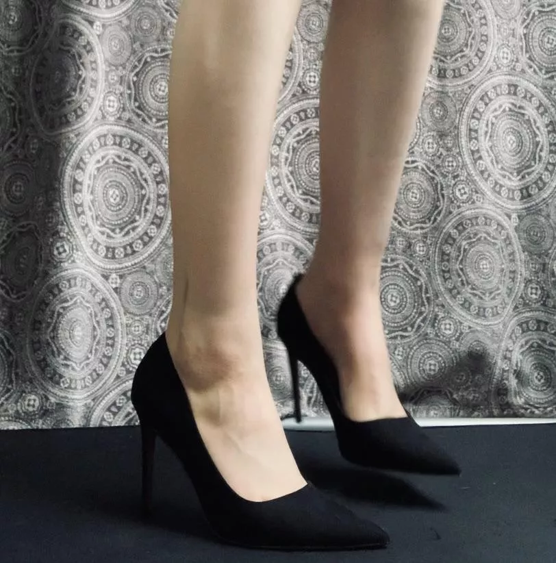 I love the way my veins protrude slightly sometimes 😅 posted by Small_Weird_3287