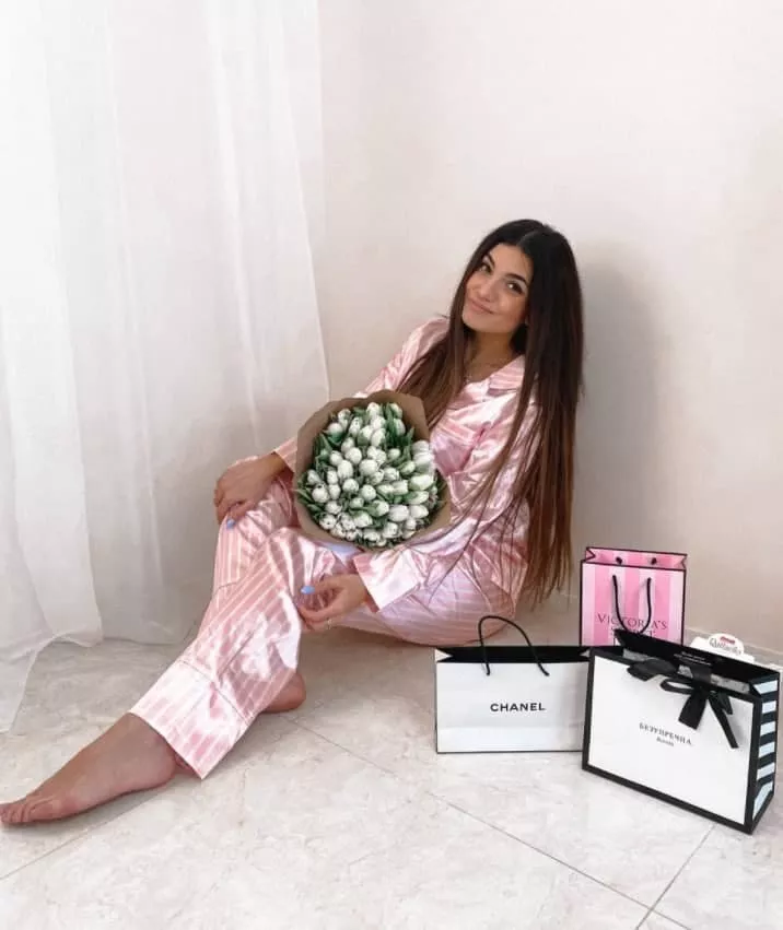 I love these colors of underwear, perfectly emphasizes my dark skin, I think you like it too? 😍 posted by Aelita_beauty