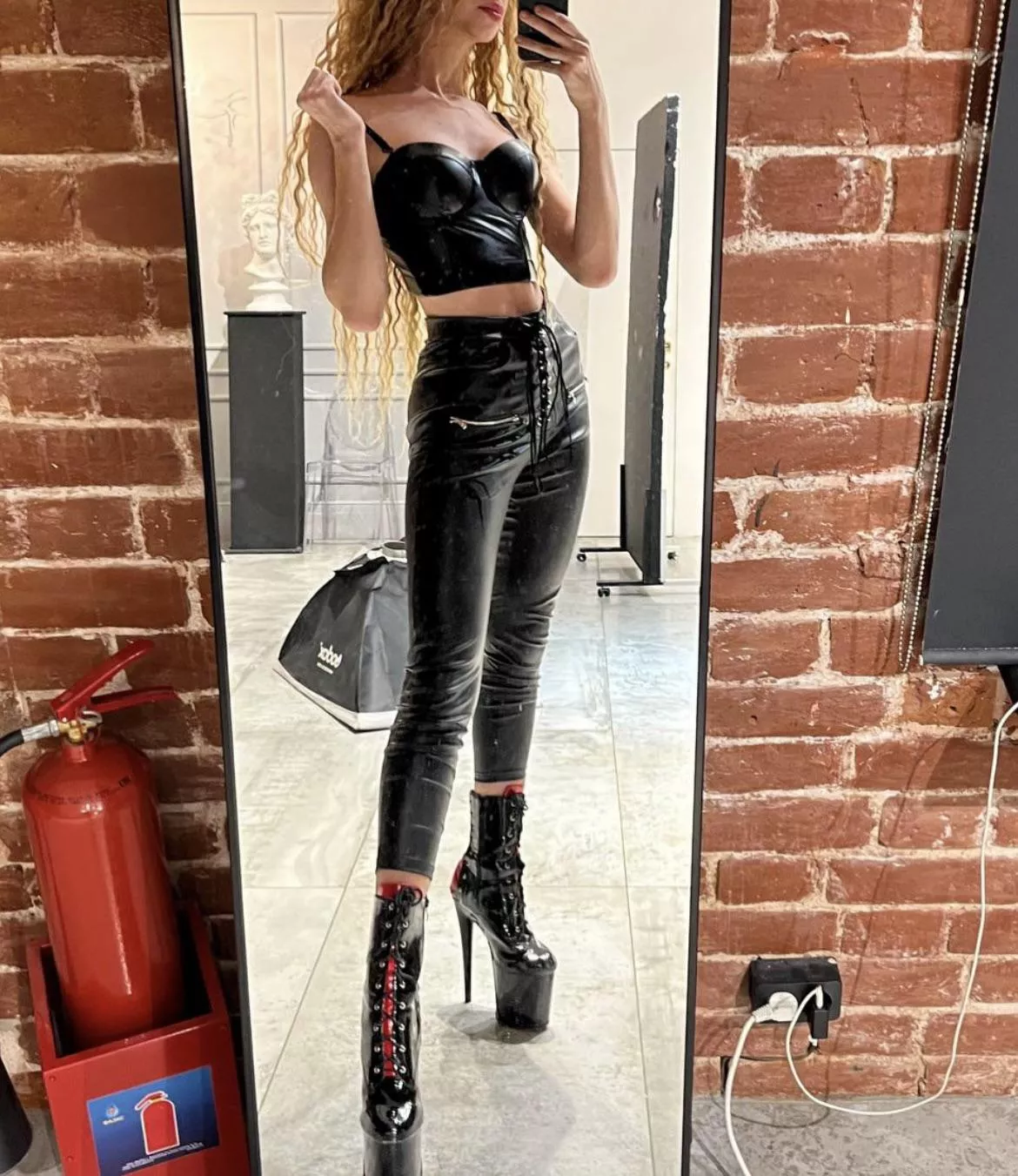 I love this outfit 💣 posted by hot_white_amazon