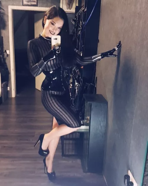 I love this outfit by Leather_becky