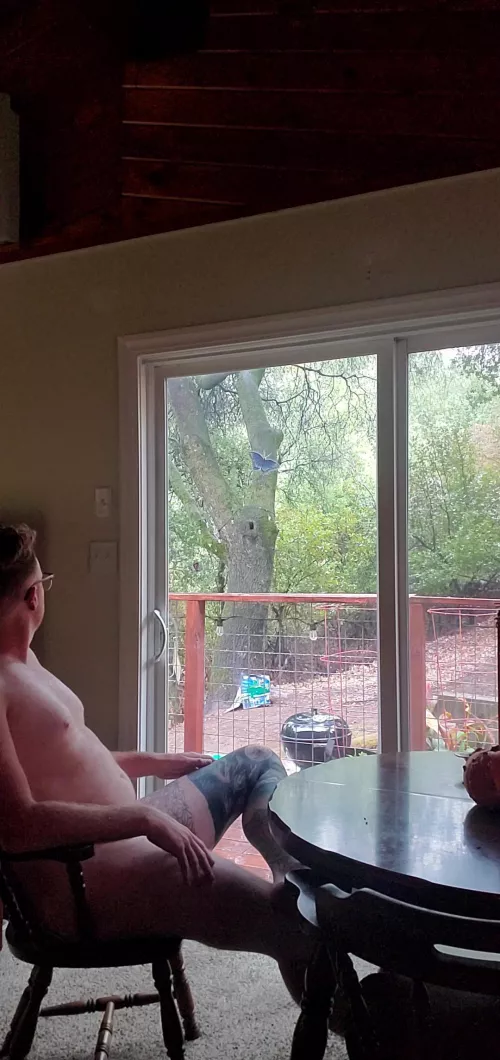 I love this shot but you can't see any of my body hair! 😭 I promise it's there! The carpet is light but it matches the drapes 🙃 33M 6' 240 lbs by chipsndip876