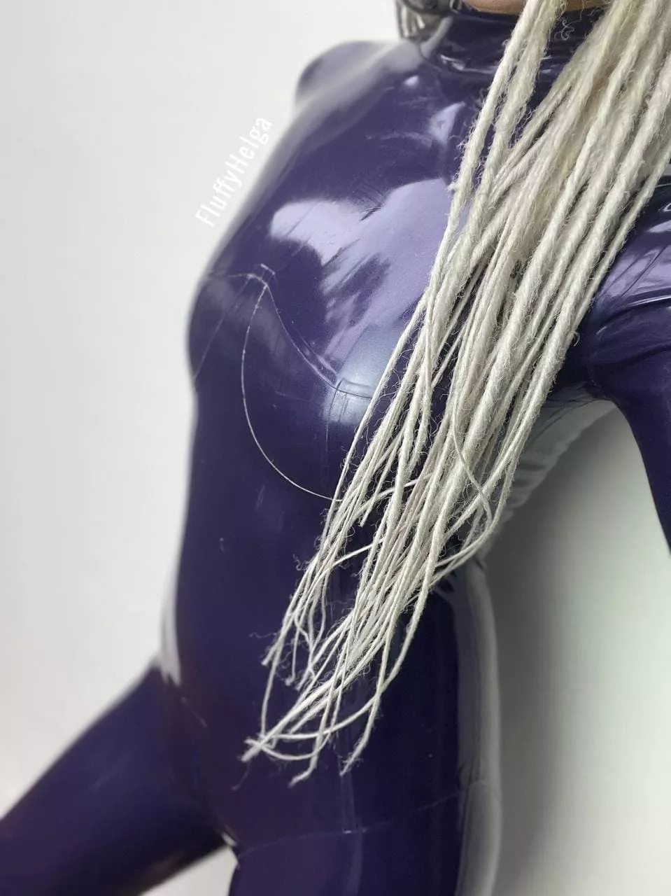 i love to feel latex on my body✨ posted by FluffyHelga