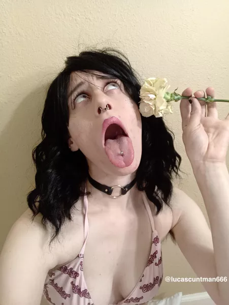 I love to get flowers from pretty boys! by lucascuntman666