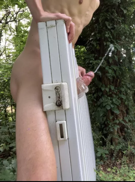 I love to shoot huge loads 💦 💦 💦 and I love nature 🍃! Do you like my new toy? M23 by DamnSexyBator