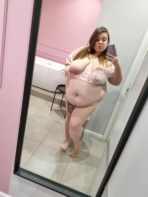 I love to show my juicy body💜 by AliceMars