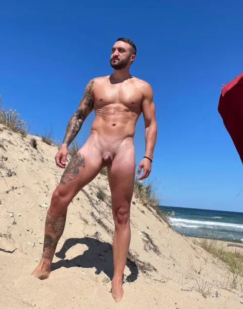 I love to walking on nude beach with my muscle body and… by ccouple90