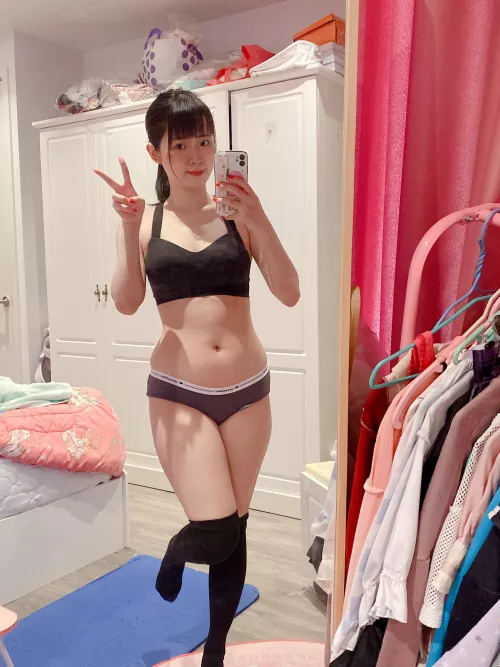 I love wearing high socks😍 by cheesidoge