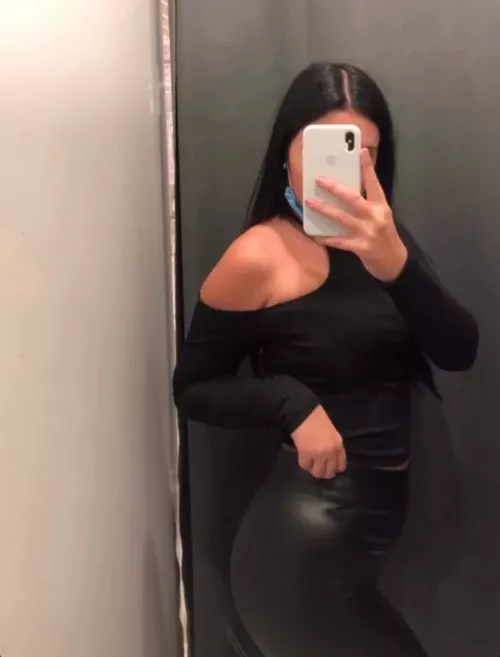 I love wearing these leggings 😼 by caliente_lucia