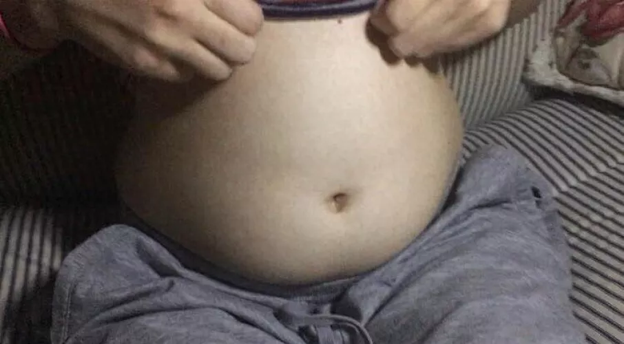 i love when my belly button stretches ;) by maggies-pisseria