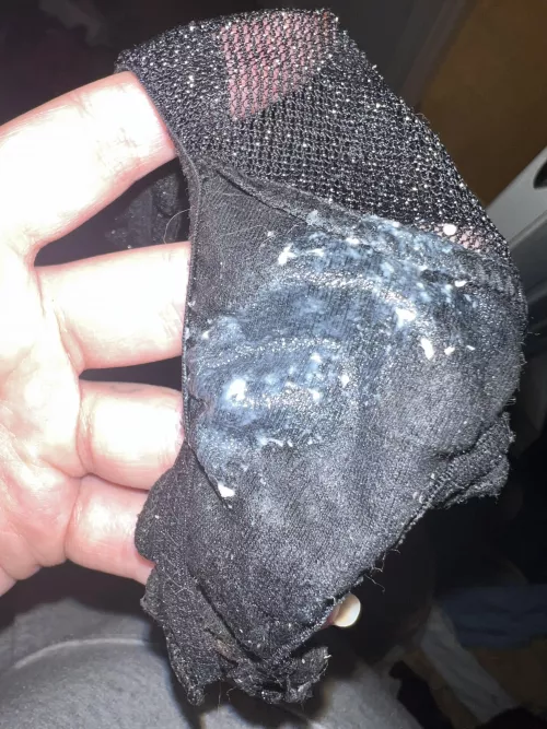 I love when my panties smell so much you can smell them through my pants. I know I smell but it’s almost intoxicating to keep the wear up to see how smelly I can get by favlilangel