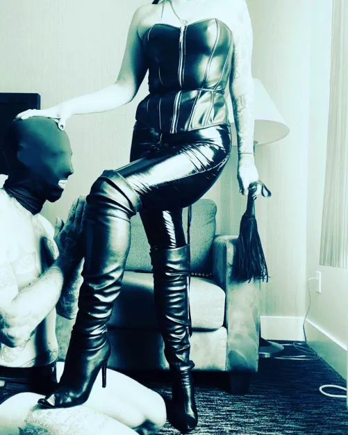 I love when they pray by MadamRabbitx