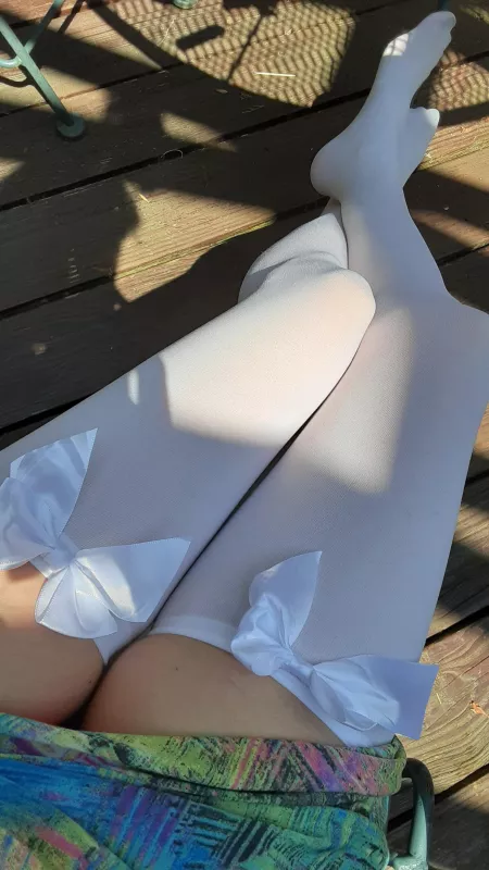 I love white bows on thigh highs! by kasysnow