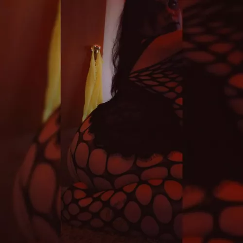 I loved my full body fishnets. I need more 🖤 by bustycosplayer_