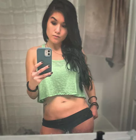 I loves me crop tops 😜 by Kagzlee