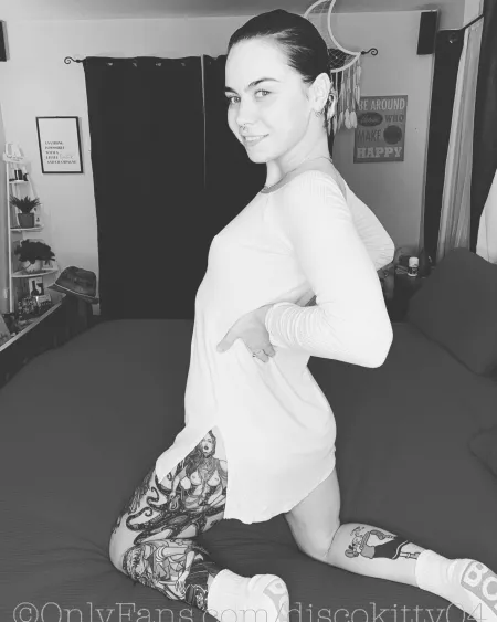 I make up for having less than a handful 😉😈💋 by Discokitty04