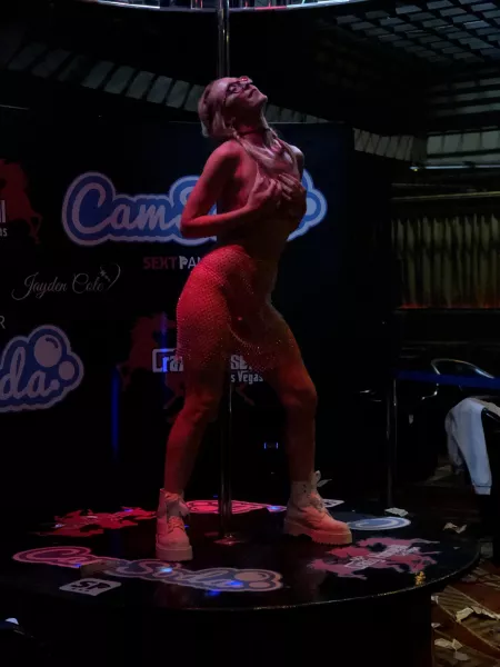 I met Ginger! She’s amazing and so nice. by suckingoffsatan