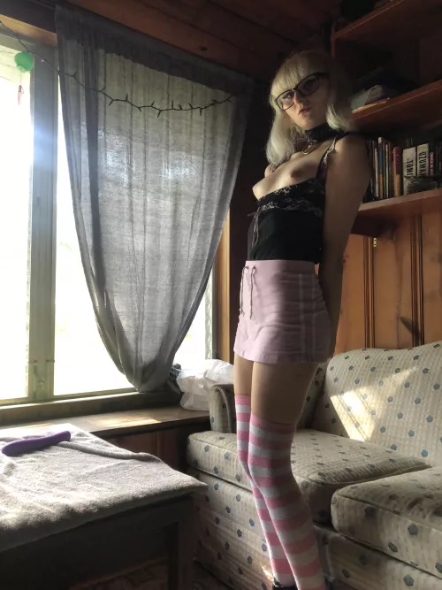 i might be small, but i am a handful ;) by gloomybabyy