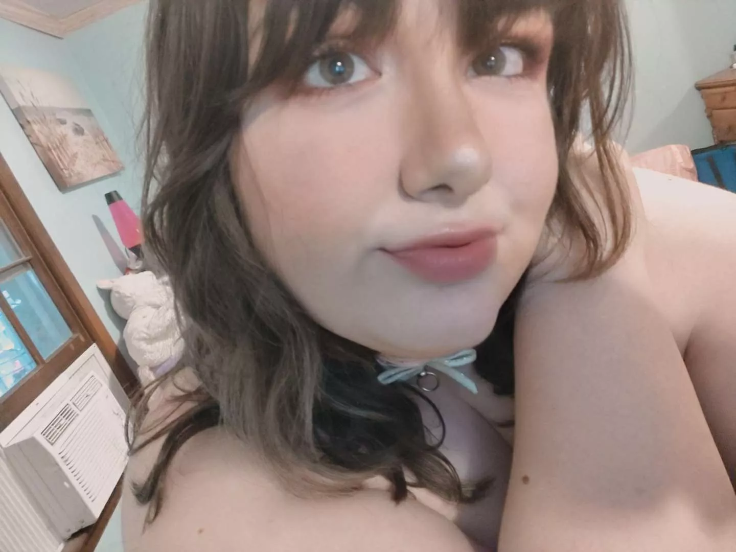 I miss my bangs but I also hated having bangs 😂 posted by chubbylilone