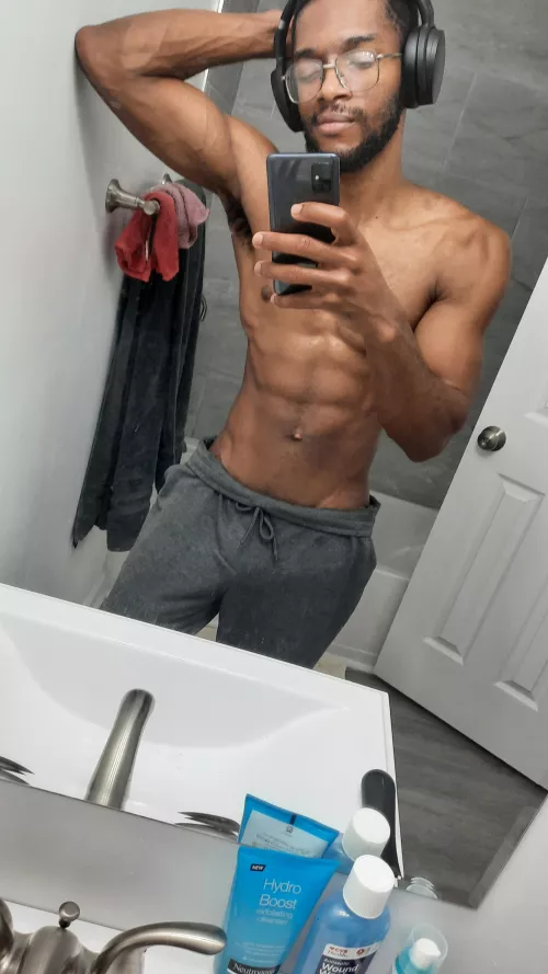 I moved but now I'm back by Renzowise1