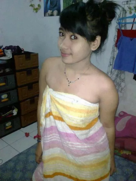 [I] My first ever post, I love girls in towel :) by Junkrick