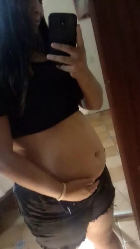 I need a feeder, someone who can help me? contact me at dm or kik valenmartinez16 by Professional_Lie_490