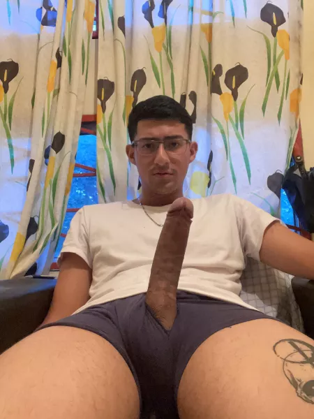 I need a hand😏 by crzcruz